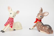 Load image into Gallery viewer, Glitter white sitting reindeer
