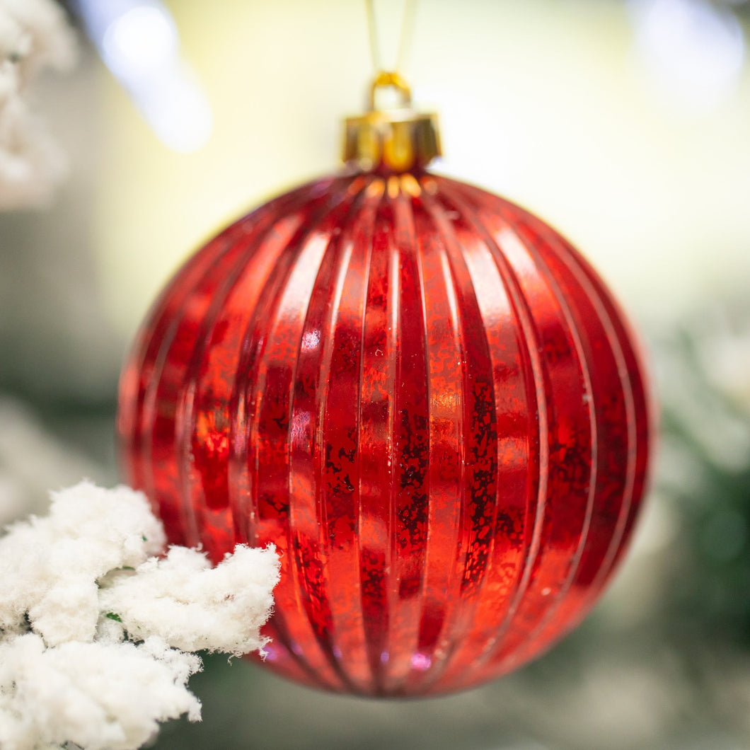 Vintage bauble stripped red